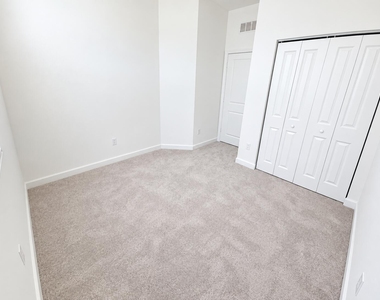 321 Se Crossoak Lane - Photo Thumbnail 6