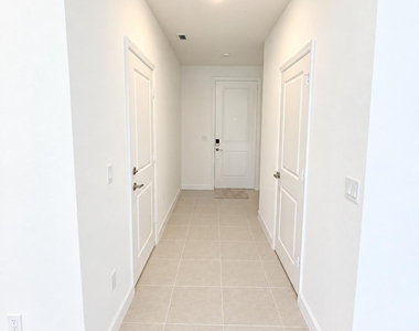 321 Se Crossoak Lane - Photo Thumbnail 1