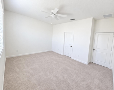 321 Se Crossoak Lane - Photo Thumbnail 7