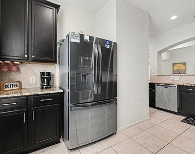 424 Winchester Drive - Photo Thumbnail 9