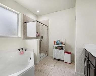 424 Winchester Drive - Photo Thumbnail 15
