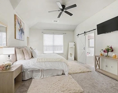 424 Winchester Drive - Photo Thumbnail 13