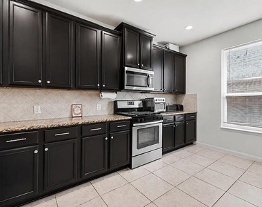 424 Winchester Drive - Photo Thumbnail 11