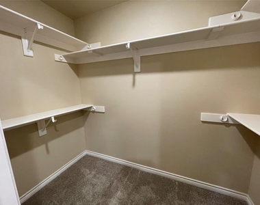 721 Hillburn - Photo Thumbnail 19