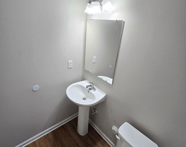 1819 Hooper Court - Photo Thumbnail 5