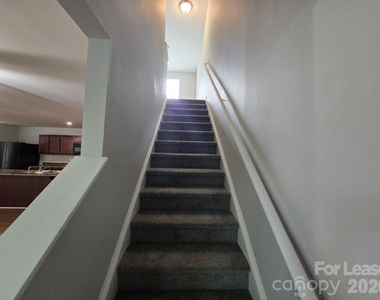 1819 Hooper Court - Photo Thumbnail 6