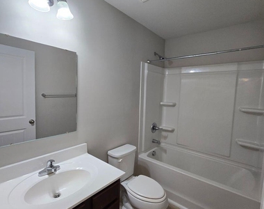 1819 Hooper Court - Photo Thumbnail 8