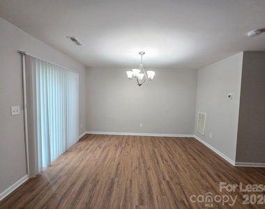 1819 Hooper Court - Photo Thumbnail 4