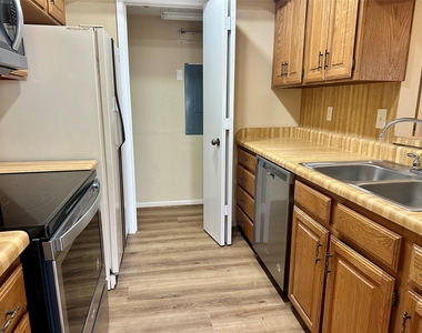 927 Signal Ridge Place - Photo Thumbnail 2