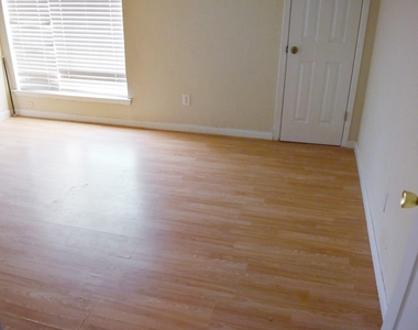 3121 Park Lane - Photo Thumbnail 8