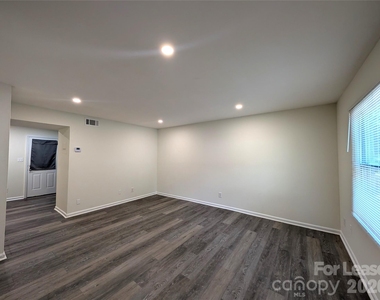 2220 Yorkhills Drive - Photo Thumbnail 3