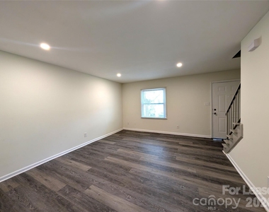 2220 Yorkhills Drive - Photo Thumbnail 4
