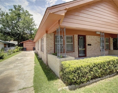 2703 Galvez Avenue - Photo Thumbnail 2