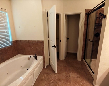 724 Valley Court - Photo Thumbnail 15
