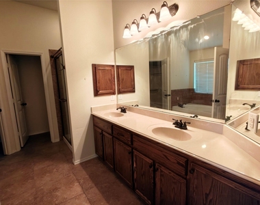 724 Valley Court - Photo Thumbnail 14