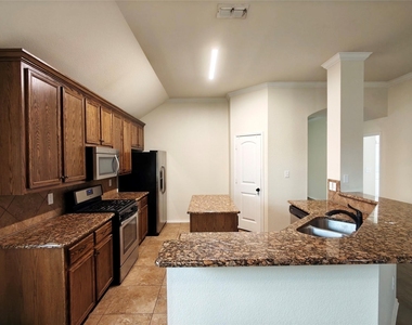 724 Valley Court - Photo Thumbnail 7