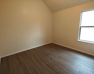 724 Valley Court - Photo Thumbnail 22