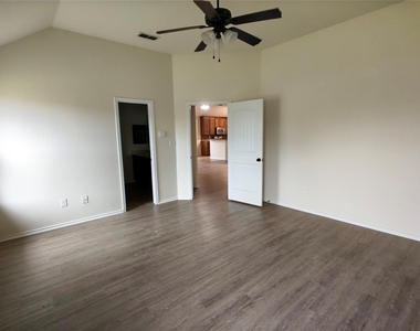724 Valley Court - Photo Thumbnail 17