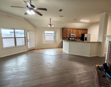 724 Valley Court - Photo Thumbnail 9