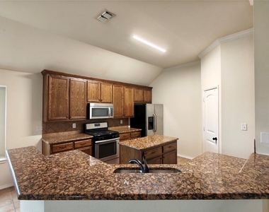 724 Valley Court - Photo Thumbnail 8