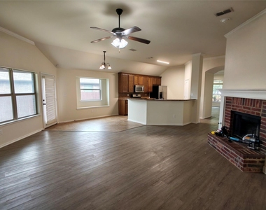 724 Valley Court - Photo Thumbnail 10