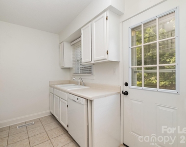 564 Wakefield Drive - Photo Thumbnail 4