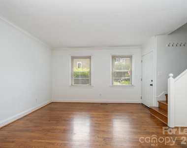 564 Wakefield Drive - Photo Thumbnail 2