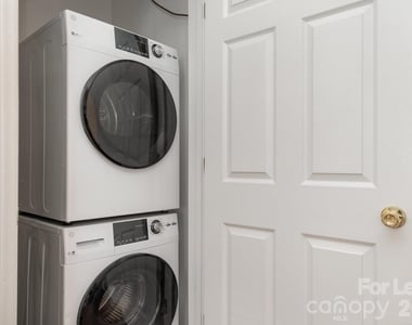 564 Wakefield Drive - Photo Thumbnail 12