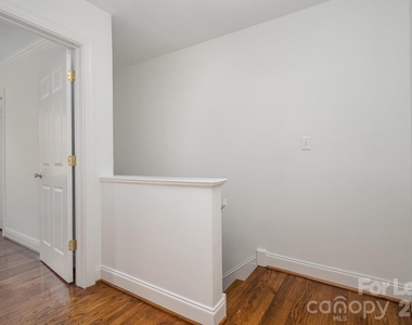 564 Wakefield Drive - Photo Thumbnail 10