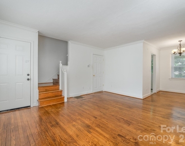 564 Wakefield Drive - Photo Thumbnail 1