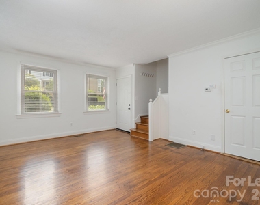 564 Wakefield Drive - Photo Thumbnail 3