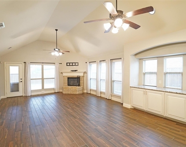 729 Paintbrush Court - Photo Thumbnail 3
