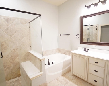729 Paintbrush Court - Photo Thumbnail 6