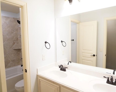 729 Paintbrush Court - Photo Thumbnail 8