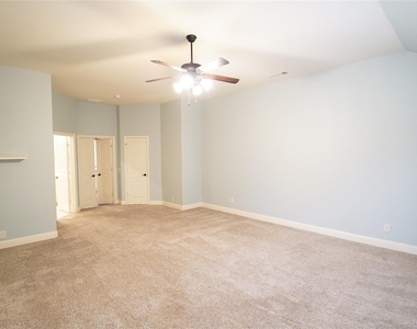 729 Paintbrush Court - Photo Thumbnail 5