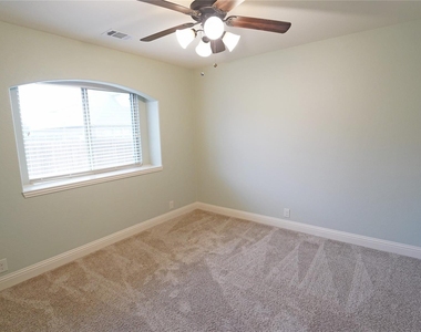 729 Paintbrush Court - Photo Thumbnail 9