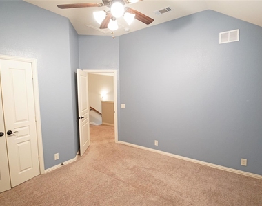 729 Paintbrush Court - Photo Thumbnail 13