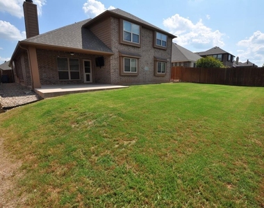 729 Paintbrush Court - Photo Thumbnail 18