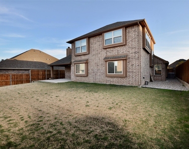729 Paintbrush Court - Photo Thumbnail 15