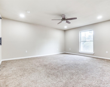 1904 Richland Drive - Photo Thumbnail 6