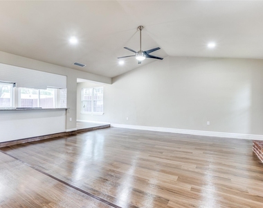 1904 Richland Drive - Photo Thumbnail 3