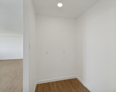3883 Turtle Creek Boulevard - Photo Thumbnail 12