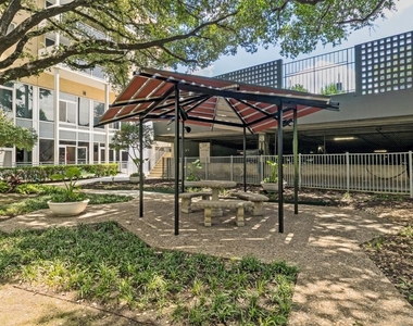 3883 Turtle Creek Boulevard - Photo Thumbnail 17