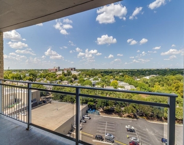 3883 Turtle Creek Boulevard - Photo Thumbnail 6