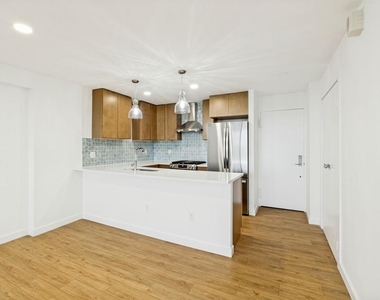 3883 Turtle Creek Boulevard - Photo Thumbnail 2
