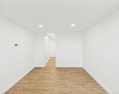 3883 Turtle Creek Boulevard - Photo Thumbnail 11