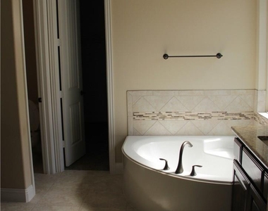 14764 Crystal Beach Lane - Photo Thumbnail 8