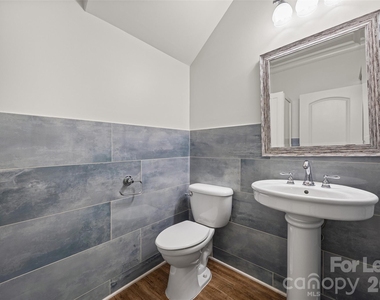 706 Kingsley Way - Photo Thumbnail 12
