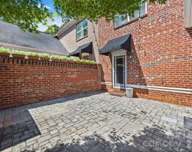 706 Kingsley Way - Photo Thumbnail 34