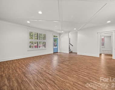 706 Kingsley Way - Photo Thumbnail 5